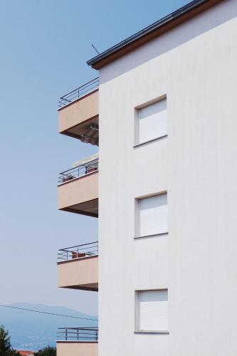 Two-Bedroom Apartment with Balcony and Sea View image 2