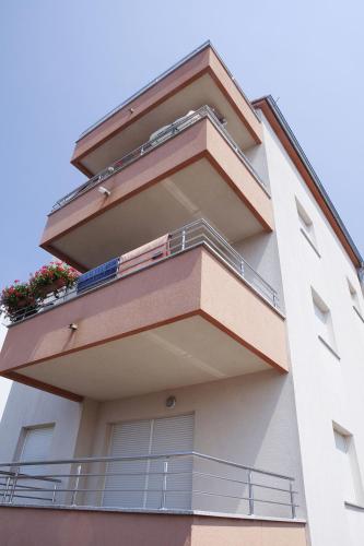 Two-Bedroom Apartment with Balcony and Sea View image 1