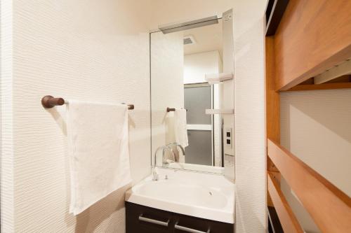 Quadruple Room with Bathroom image 2