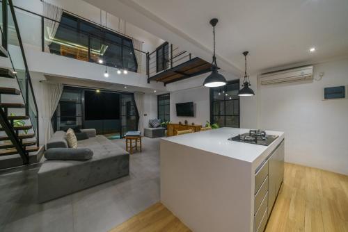 Loft Valentin : Romantic & Cozy 1 Bedroom Loft w/ Pool in Canggu! - image 4