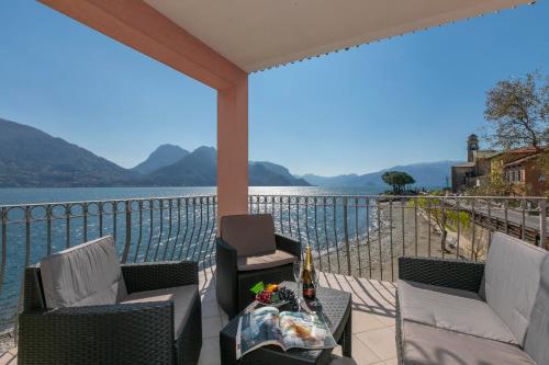 Apartment with Lake View