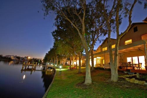 Noosa Entrance Waterfront Resort