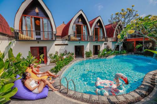 Neo Bintang Bungalow Cafe and Pool