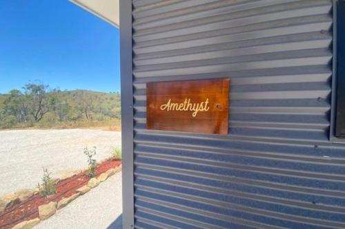 Amethyst - 1 Bed with Hot Tub - Kundalini Lodge in Grattai