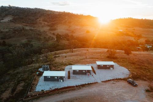 Amethyst - 1 Bed with Hot Tub - Kundalini Lodge in Grattai