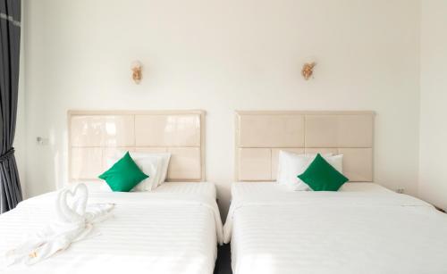 2 king beds