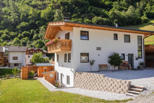 Ferienwohnung Alpenland - schönes, neues Apartment Neustift im Stubaital
