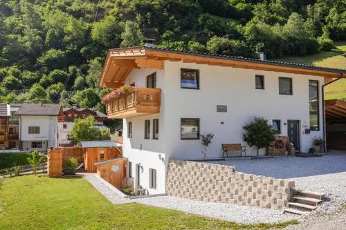 Ferienwohnung Alpenland - schönes, neues Apartment in Neustift im Stubaital, Österreich