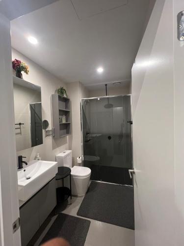 Bathroom, Ruckers Hill Northcote Penthouse in Brunswick