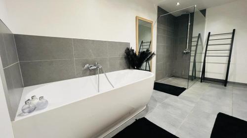 2 bedrooms, 3 beds
