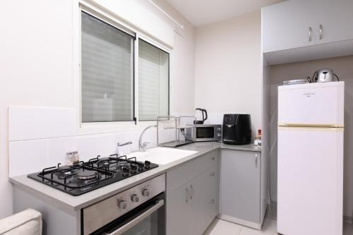 Iekārtas, דירת נופש התבור Hatvor condo in Shadmot Dvora