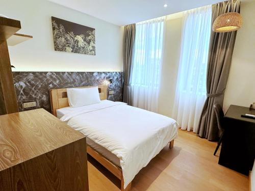 The Borneo Hotel – Kuching, CA