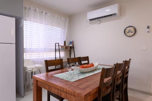 Iekārtas, דירת נופש מרחבים Merhavim Villa in Shadmot Dvora