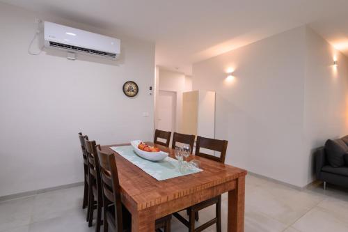 Iekārtas, דירת נופש מרחבים Merhavim Villa in Shadmot Dvora