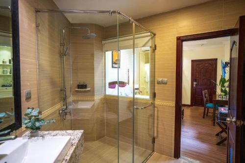 room detail thumbnail 2