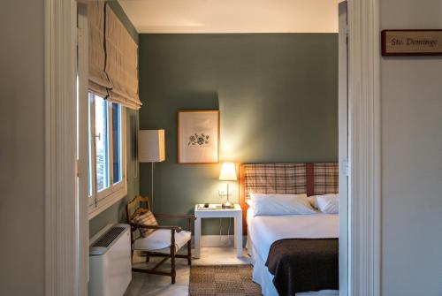 Double Room with Window image 4