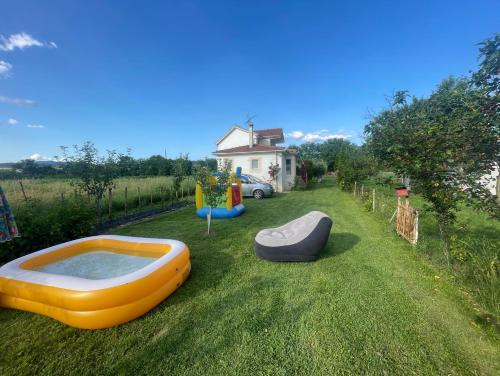 Omgeving, Vila Hristov in Vinica