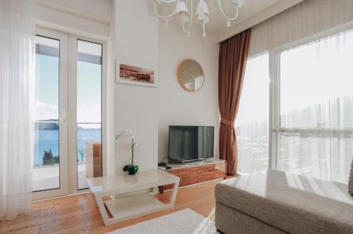 Lux Apartments Sunrior - main image