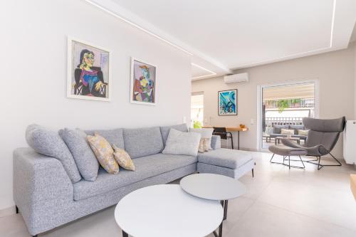 Sunny & Luxurious Penthouse with Terrace, Atény