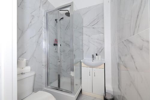 Cosy 1 Bedroom Top Floor Apartment on Edgware Road, Londres (foto 9)