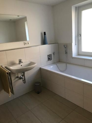 Bathroom, Unterkunft in Wiesent fur Handwerker-/Monteure Berufsreisende in Wiesent