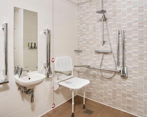 Hampton by Hilton Oxford - image 10