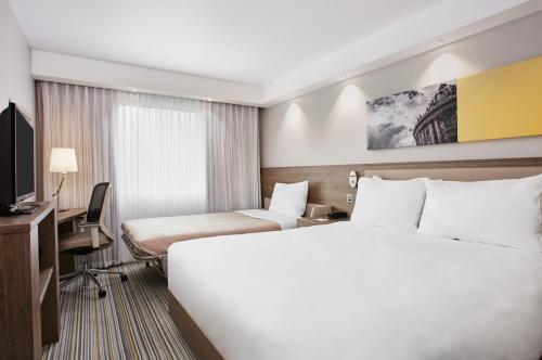 Hampton by Hilton Oxford - image 5