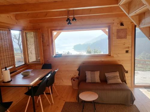 Vila Bella, Tara, Zaovinsko jezero in Jezdici