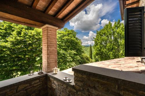 Udvendig, Experience the charm of Tenuta Le Caselle, a cozy farmhouse surrounded by nature and comfort! in Subbiano