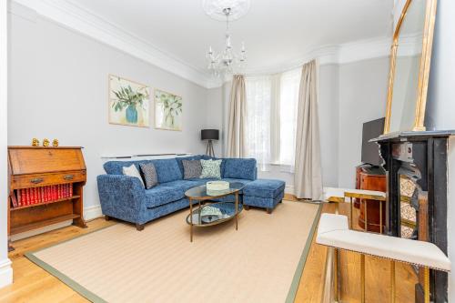 Elegant 4 Bed Victorian House in Clapham Old Town