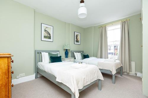 Elegant 4 Bed Victorian House in Clapham Old Town