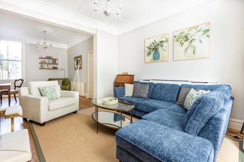 Elegant 4 Bed Victorian House in Clapham Old Town