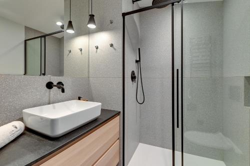 Modern Attic - Cozy Top Floor by Lion Apartments Sopot - image 4