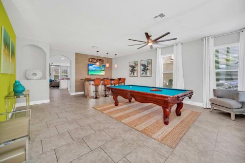 12 Mins Disney & 6BR Resort Home in Davenport, USA