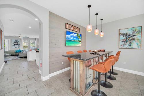 12 Mins Disney & 6BR Resort Home in Davenport, USA