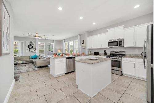 12 Mins Disney & 6BR Resort Home in Davenport, USA