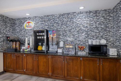 Super 8 by Wyndham De Soto Super 8 by Wyndham De Soto