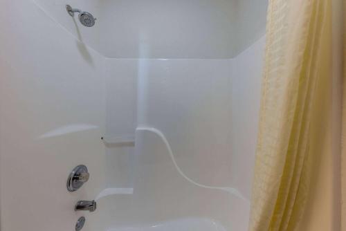 Super 8 by Wyndham De Soto Super 8 by Wyndham De Soto