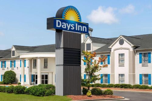 Days Inn by Wyndham Shallotte