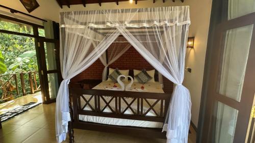 Double Room with Balcony image 6