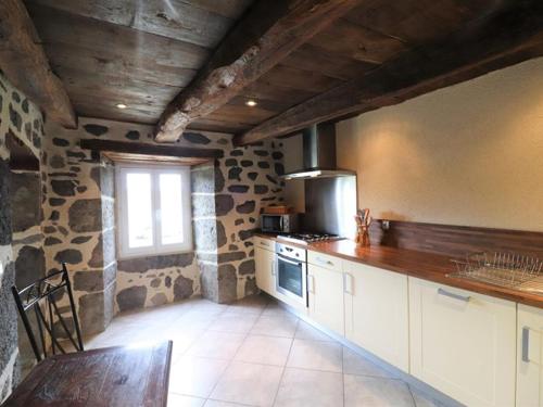 Maison de caractère rénovée près du lac de Sarrans - 5 pers, jardin, cheminée, internet - FR-1-742-256 Maison de caractère rénovée près du lac de Sarrans - 5 pers, jardin, cheminée, internet - FR-1-742-256