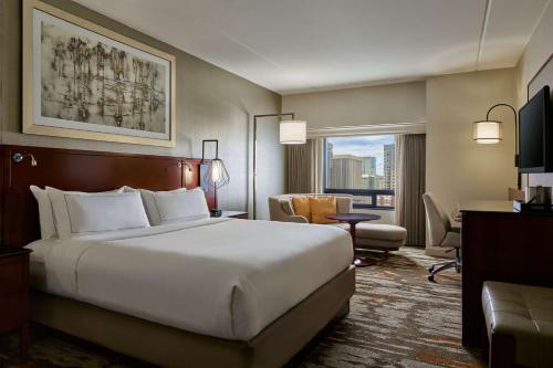 King Room with Transfer Shower - Mobility Access image 2