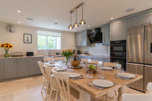 Oprema, Owls Nest Barn in Haresfield