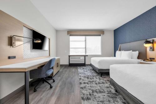La Quinta Inn & Suites by Wyndham San Jose Airport-Downtown in مركز مدينة سان خوسيه