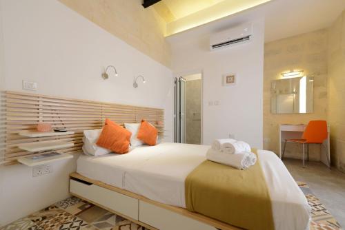 Private rooms with bathroom in Valletta in Valletta