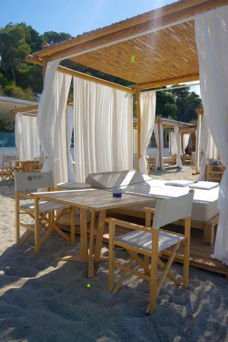 492236169 Praia Art Resort - Small Luxury Hotels of the world