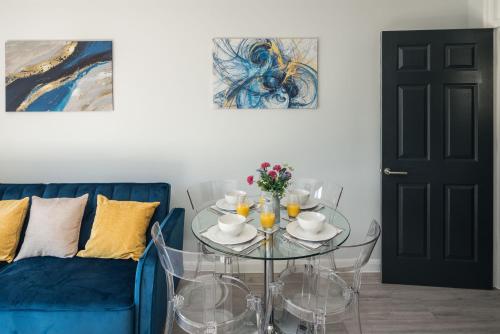 Smart Living Sophisticated Style - Photo ID & Deposit Required