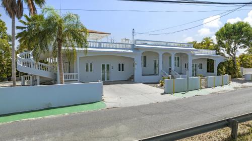 2 Bedroom 1 Bath Tropical Suites at 413 - image 9