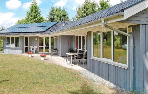  Beautiful Home In Frvang With 3 Bedrooms And Wifi, Pension in Fårvang