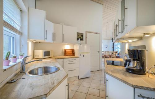 Stunning Home In Ebeltoft With Kitchen